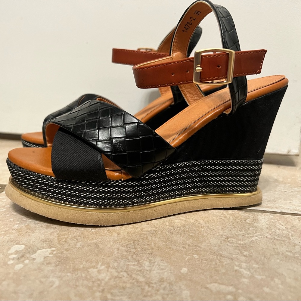 Two tone textured wedge sandal